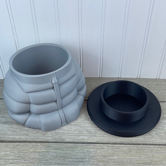 Quirky Puffy Jacket Planter Pot, Inflated Jacket Flower Pot, Indoor planter - Picture 8 of 9